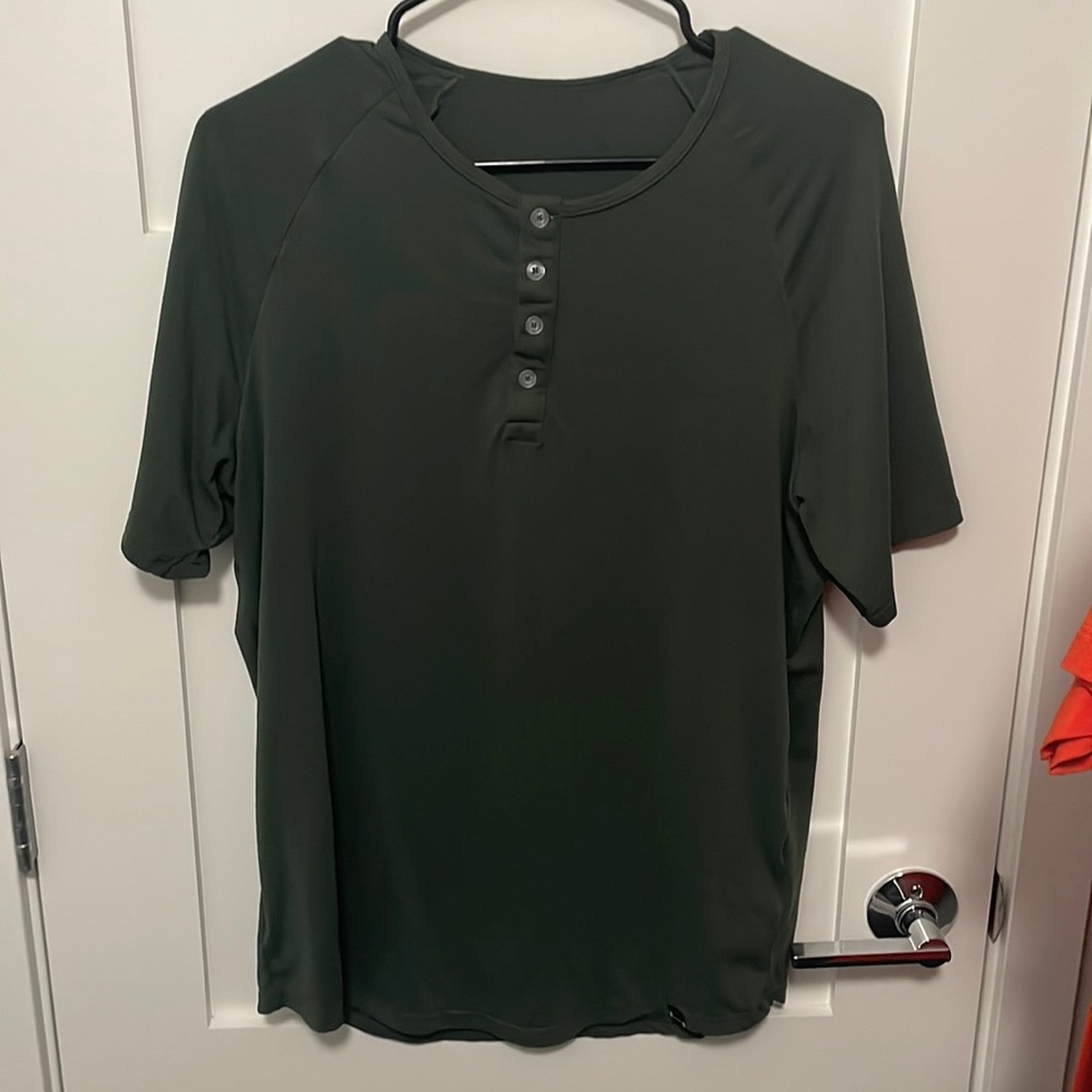 Barbell Apparel Button tee